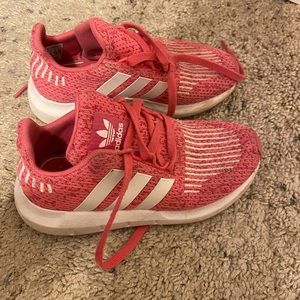 Kids pink adidas tennis shoes